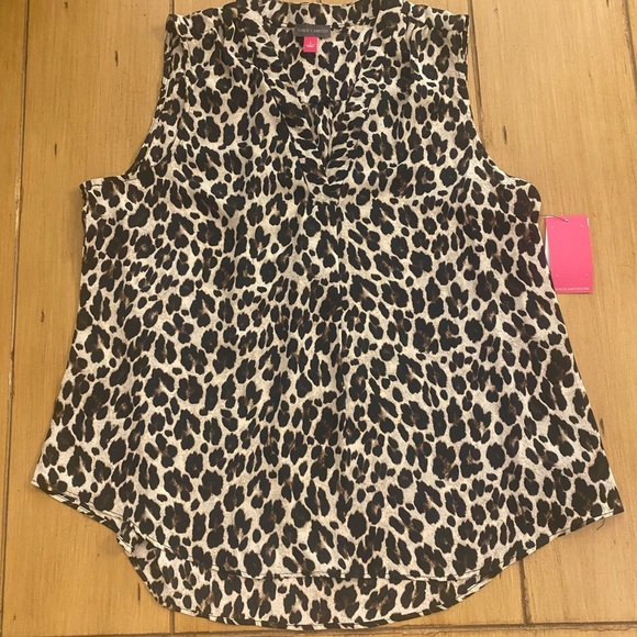 Vince Camuto Women’s Sleeveless Leopard Animal Print VNeck Blouse New size large - Picture 2 of 12